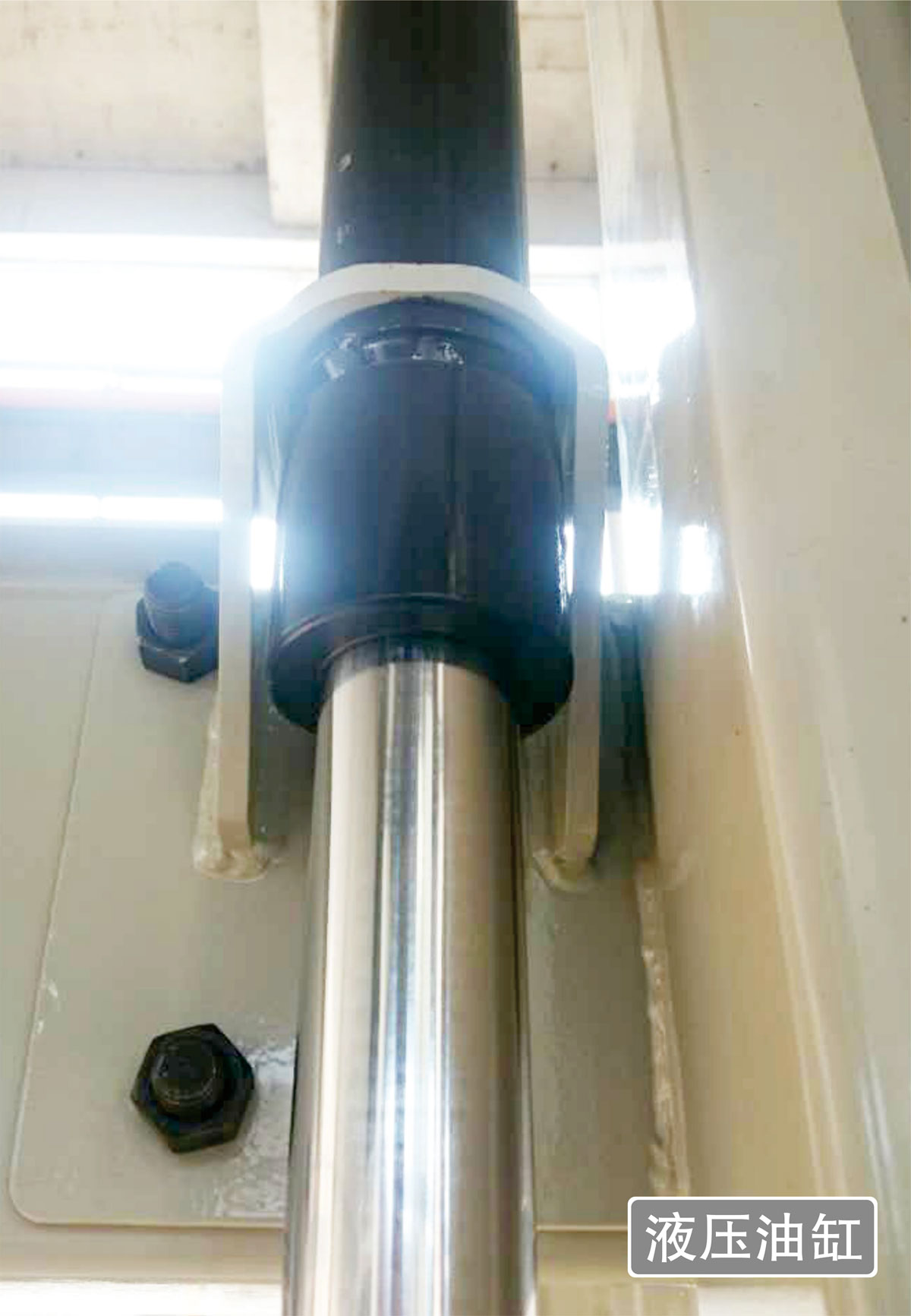 20PJS两柱简易升降机械式停车设备液压油缸.jpg